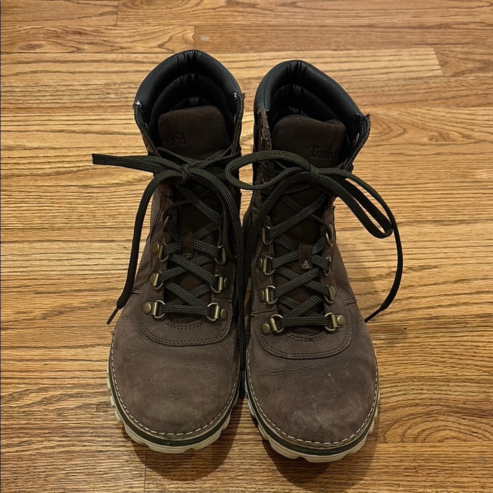 Timberland Brown Winter Boots with Padded Collar and Rubber Sole